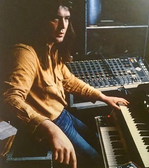 Концерт „Иза сутона“ – омаж Лази Ристовском у Краљеву